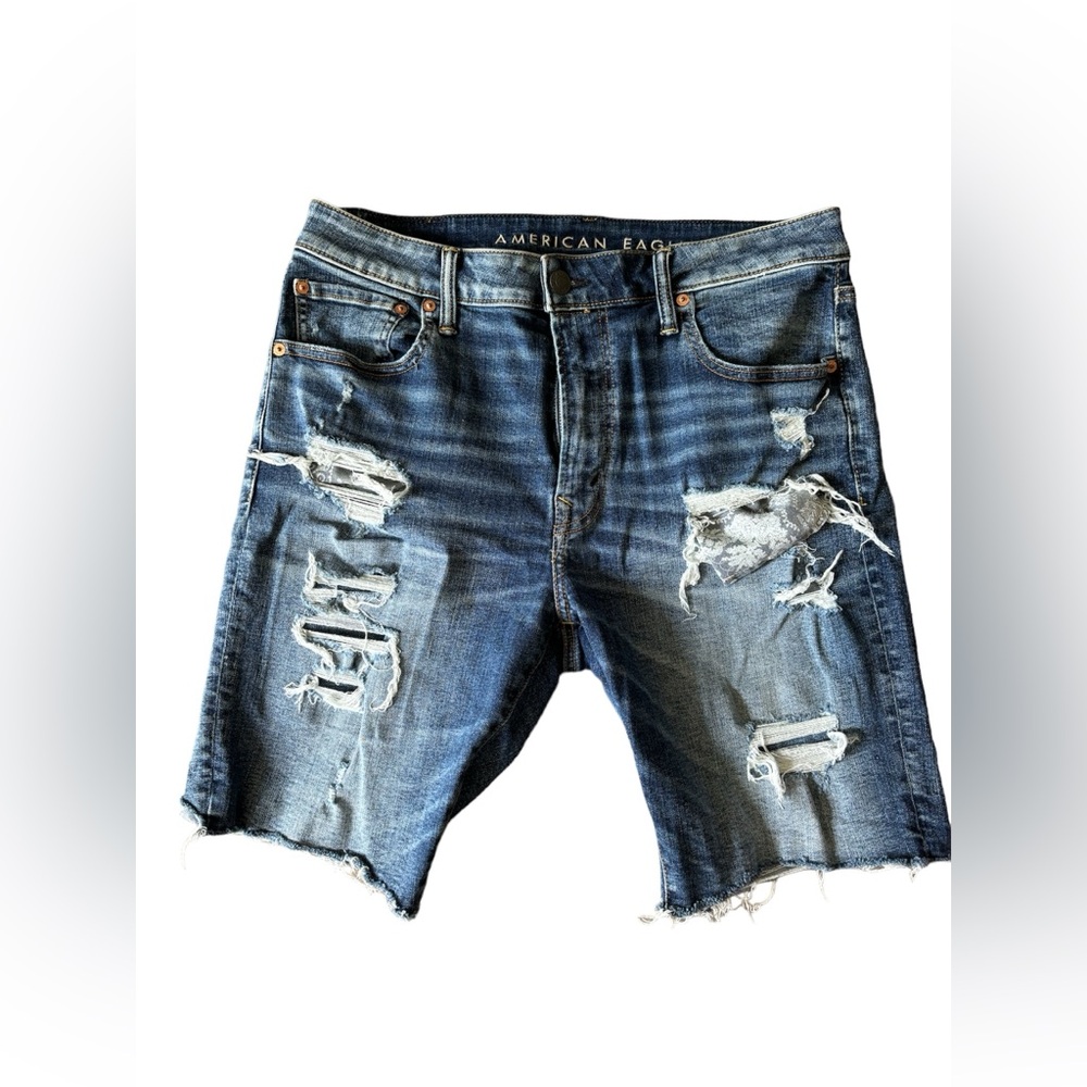 Men’s American eagle 9 inch distressed shorts, size 34